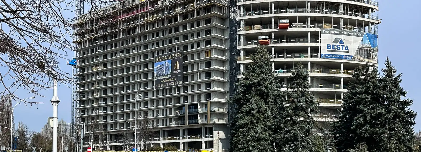 Rośnie gigant mieszkaniowo-usługowy przy rondzie Pobitno [ZDJĘCIA] Budowa kompleksu Lwowska 33 przy rondzie Pobitno w Rzeszowie, fot. ViC / RESinet.pl 