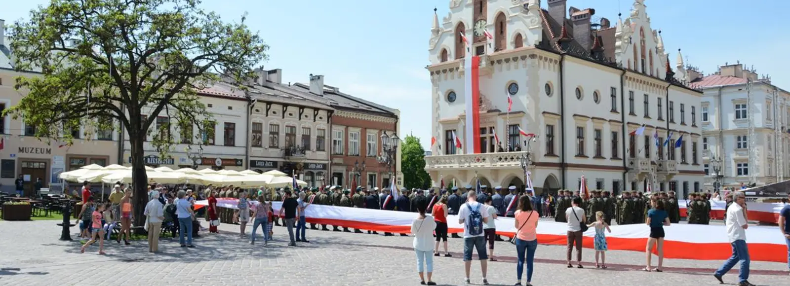 Znamy program majowych uroczystości patriotycznych w Rzeszowie Dzień Flagi na rzeszowskim Rynku, fot. Archiwum RESinet.pl 