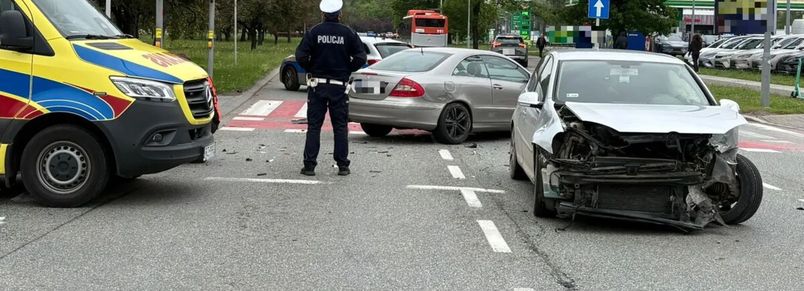 Zderzenie dwóch aut na al. Rejtana w Rzeszowie. Dwie osoby ranne Wypadek na al. Rejtana w Rzeszowie - 18.05.2026 / fot. KMP w Rzeszowie 