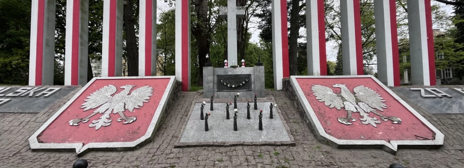 Pomnik Dziesięciu Rąk zostanie wyremontowany Pomnik Dziesięciu Rąk przy ul. Partyzantów w Rzeszowie / fot. Archiwum RESinet.pl 