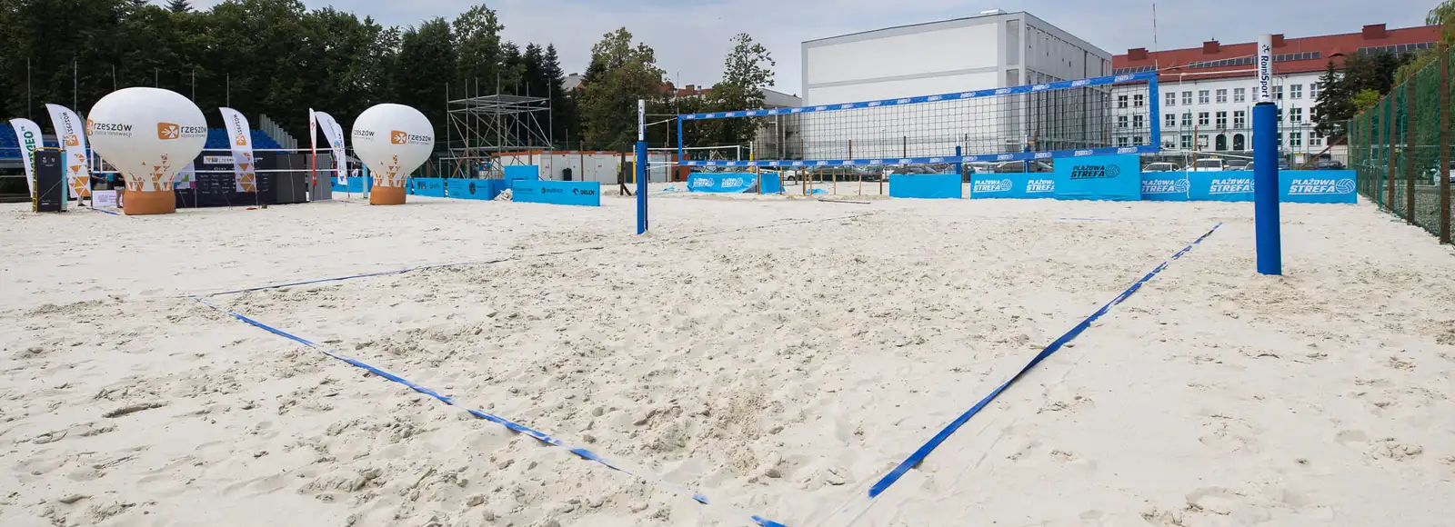Rzeszów światową stolicą siatkówki plażowej. W centrum miasta rusza Puchar Świata [Harmonogram] Plażowa Strefa w centrum Rzeszowa, fot. Grzegorz Bukała / UM Rzeszowa 