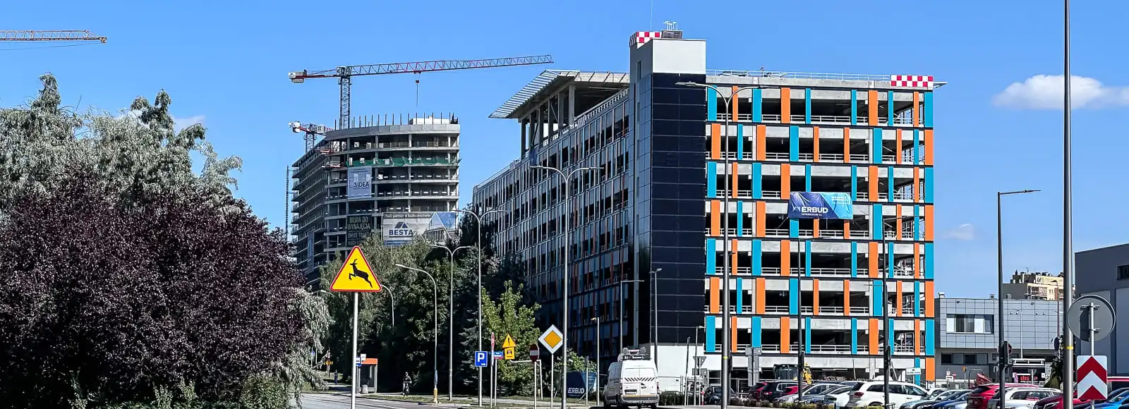 Otwarto parking i lądowisko przy KSW w Rzeszowie Zdjęcie z budowy lądowiska i parkkngu przy KSW w Rzeszowie - lipiec 2026 / fot. RESinet.pl 