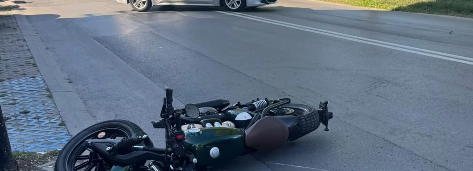 Poranek na drogach Rzeszowa. Ranni rowerzysta i motocyklistka fot. KMP w Rzeszowie 