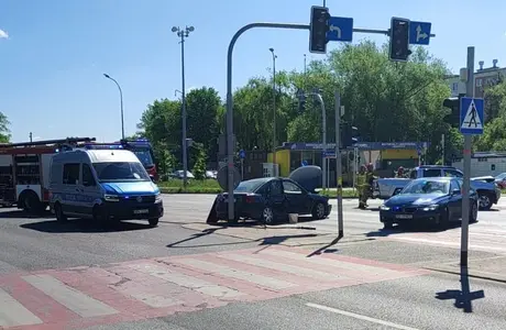 Poranny wypadek na skrzyżowaniu ulic Obrońców Poczty Gdańskiej z Ofiar Katynia Wypadek na skrzyżowaniu ulic Obrońców Poczty Gdańskiej z Ofiar Katynia w Rzeszowie - 26.05.2026 / fot. KMP w Rzeszowie 