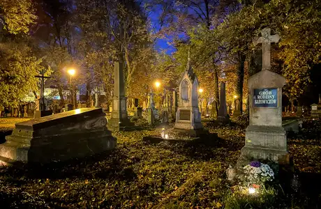 Rzeszów - Noc Wszystkich Świętych na Starym Cmentarzu w Rzeszowie