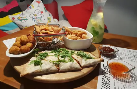 Aromatyczna, kolorowa kuchnia i fantazyjne dania, czyli zupełnie nowy Hokus Pokus restobar