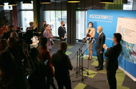 W Rzeszowie dyskutowano o szczepieniach przeciw COVID-19