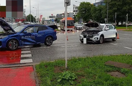 24 kolizje, 3 wypadki – deszczowy czwartek na drogach Rzeszowa i powiatu Wypadek na al. Rejtana w Rzeszowie / fot. KMP w Rzeszowie 