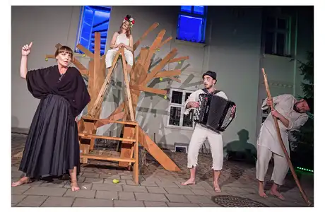 Spektakl "Śmierć na gruszy" - materiały prasowe Teatru Przedmieście