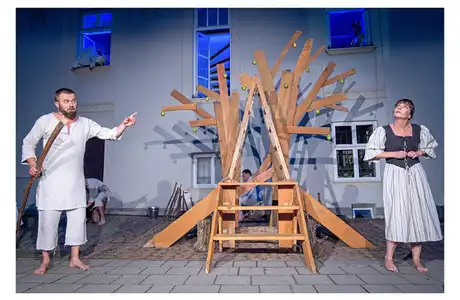 Spektakl "Śmierć na gruszy" - materiały prasowe Teatru Przedmieście