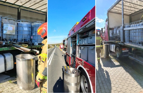 Kolizja na DK73 w Kołaczycach. Na jezdnię wyciekła substancja chemiczna fot. OSP KSRG Kołaczyce 
