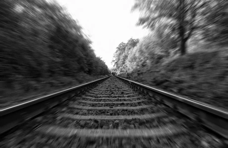 Tragedia na torach w Nowej Sarzynie. Mężczyzna śmiertelnie potrącony przez pociąg fot. Pixabay 