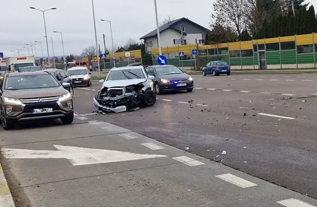 Zderzenie dwóch aut na ul. Podkarpackiej. Dwie osoby ranne fot. KMP w Rzeszowie 