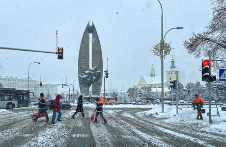 Trudna sytuacja na ulicach Rzeszowa. Miejskie służby od wczoraj w akcji Intensywne opady śniegu w Rzeszowie / fot. RESinet.pl 