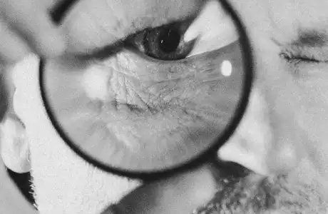 Zdjęcie z katalogu do wystawy Bartosza Nalepy pt. DNO LASU / fot. Justyna Wijowska - Szpytma