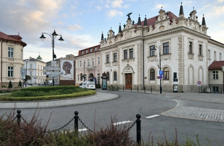 Wernisaż wystawy „Czas pogodnego piękna” z okazji jubileuszu 80-lecia Wacława Kochanowicza Teatr im. Wandy Siemaszkowej - fot. ViC / Archiwum RESinet.pl 