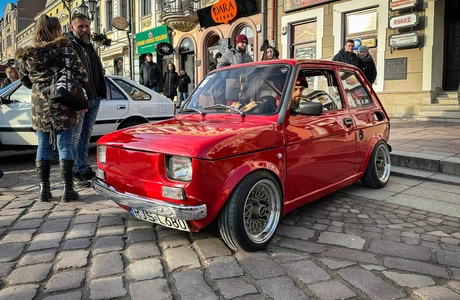 Objazdowy finał WOŚP. Stare pojazdy zaparkują na rzeszowskim Rynku Zdjęcie z 33. Finału WOŚP w Rzeszowie / fot. RESinet.pl 