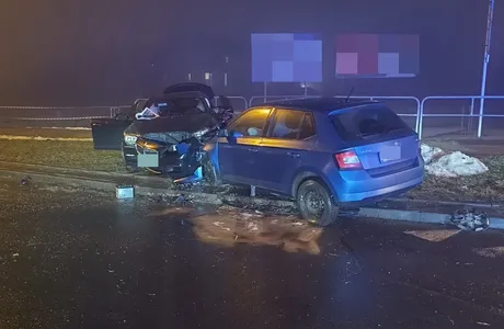 Zderzenie dwóch samochodów na rondzie Kuronia. 4 osoby w szpitalu Wypadek na rondzie Kuronia / fot. KMP w Rzeszowie 