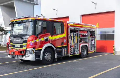 Bezpieczniej na lotnisku w Jasionce. Zakupiono nowoczesne pojazdy ratowniczo-gaśnicze Na zdj. Średni samochód ratowniczo-gaśniczy marki Scania P360 4x2 / Materiały prasowe lotniska 