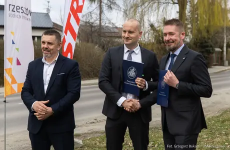 Podpisanie umowy na rozbudowę ul. Robotniczej w Rzeszowie - fot. Grzegorz Bukała / UM Rzeszowa