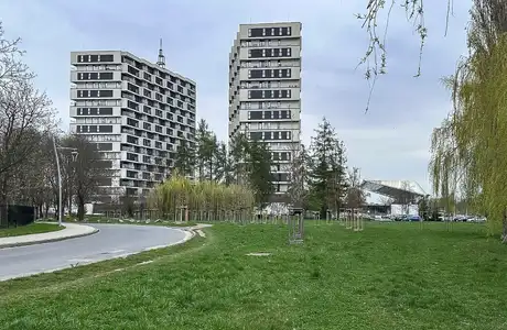 Nowa inwestycja przy bulwarach w Rzeszowie. Powstanie 17-piętrowy budynek Widok od strony ul. Żeglarskiej na teren, na którym ma powstać Hetmańska City Park / fot. RESinet.pl 