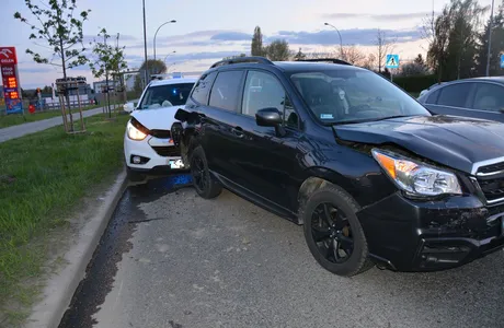 Zderzenie 4 samochodów na al. Armii Krajowej. Dwie osoby w szpitalu Wypadek na al. Armii Krajowej w Rzeszowie - 23 kwietnia 2026 / fot. KMP w Rzeszowie 