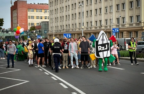 W piątek studenci przejmą miasto, będą czasowe utrudnienia w ruchu. Sprawdź, którędy przejdzie korowód Studencki korowód na ulicach Rzeszowa, fot. ViC / Archiwum RESinet.pl 