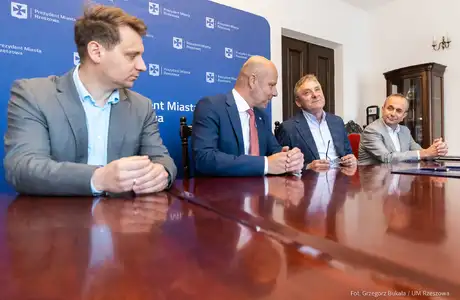 Podpisanie umowy z wykonawcą mini-rond na osiedlu Słocina / fot. Grzegorz Bukała, Urząd Miasta Rzeszowa