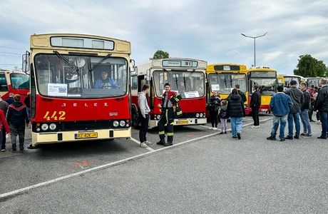 I Zlot Zabytkowych Autobusów w Rzeszowie - fot. ViC / RESinet.pl