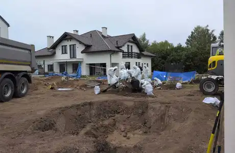 Szokujące odkrycie w Lutoryżu. Policyjne czynności na miejscu / fot. KMP w Rzeszowie