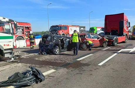 Karambol na S19 w Jasionce. 5 osób trafiło do szpitala Zderzenie sześciu pojazdów na S19 w Jasionce - 24.06.2026 / fot. KMP w Rzeszowie 