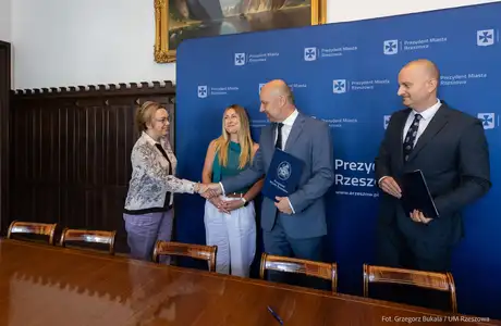 Podpisanie umowy na budowę II etapu połączenia osiedli Kotuli i Staroniwa - Fot. Grzegorz Bukała z UM Rzeszowa