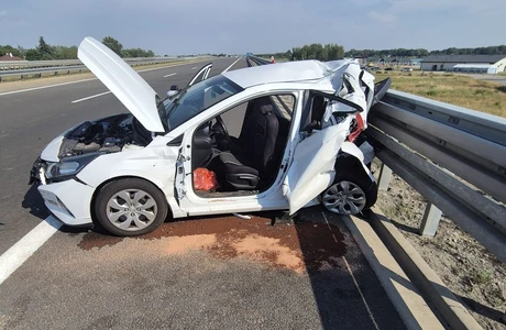Wypadek na autostradzie A4 w Gniewczynie Łańcuckiej. Dwie osoby trafiły do szpitala Wypadek na A4 w Gniewczynie Łańcuckiej / fot. KPP Przerworsk 