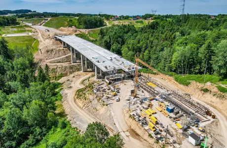 S19 Babica–Jawornik: Na estakadzie ES-17 zakończono budowę głównej konstrukcji nośnej Estakada ES-17 - 2026 r. - fot. GDDKiA 