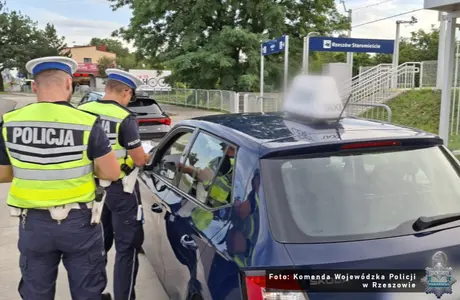 Policyjne kontrole przewozu osób „na aplikację” / fot. KMP w Rzeszowie