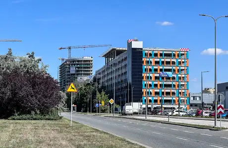 Otwarto parking i lądowisko przy KSW w Rzeszowie Zdjęcie z budowy lądowiska i parkkngu przy KSW w Rzeszowie - lipiec 2026 / fot. RESinet.pl 