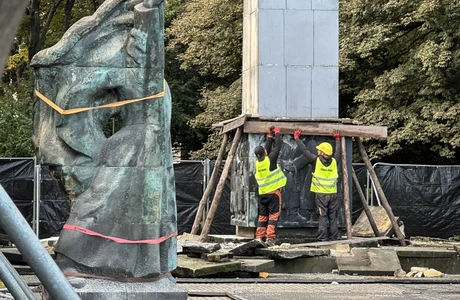 Rozbiórka Pomnika Wdzięczności Armii Czerwonej, fot. ViC / RESinet.pl