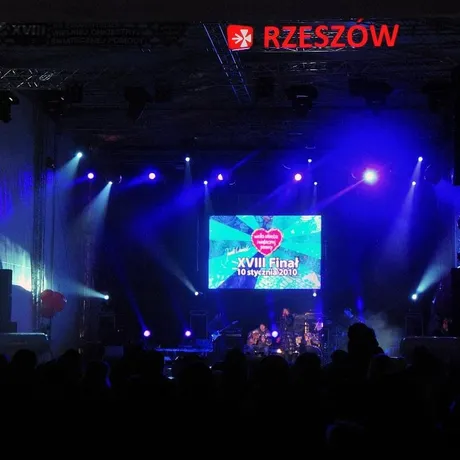 WOŚP 2010 na rzeszowskim Rynku - fot 53