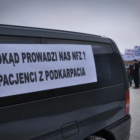Manifestacja przed siedzibą NFZ - Rzeszów - 14.01.2010 - fot 1
