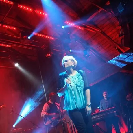 Ania Dąbrowska - LiVE - 15.01.2010 - fot 16