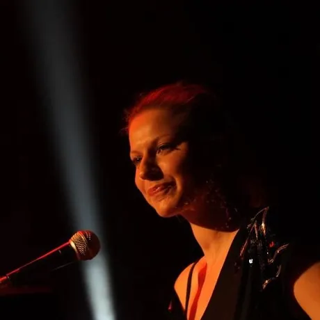 Ania Dąbrowska - LiVE - 15.01.2010 - fot 9