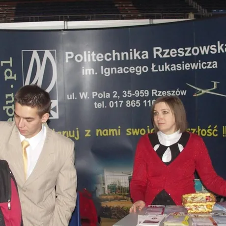 V Podkarpackie Targi Edukacyjne -Hala Podpromie-Rzeszów-9-10.02.2010 - fot 8