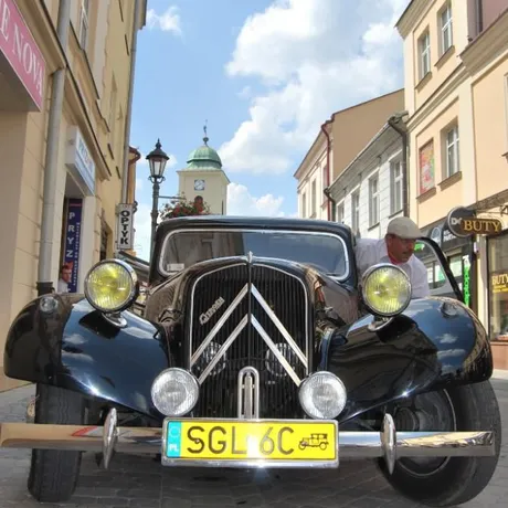 XI Podkarpacki Rajd Pojazdów Zabytkowych - Rzeszów - Rynek - fot 50