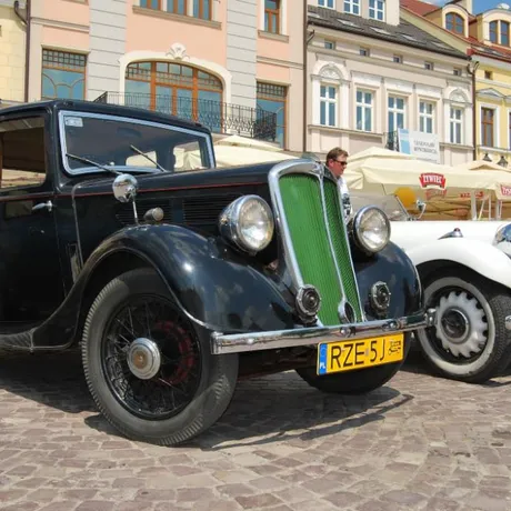 XI Podkarpacki Rajd Pojazdów Zabytkowych - Rzeszów - Rynek - fot 43