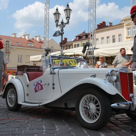 XI Podkarpacki Rajd Pojazdów Zabytkowych - Rzeszów - Rynek - fot 39