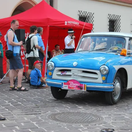 XI Podkarpacki Rajd Pojazdów Zabytkowych - Rzeszów - Rynek - fot 33