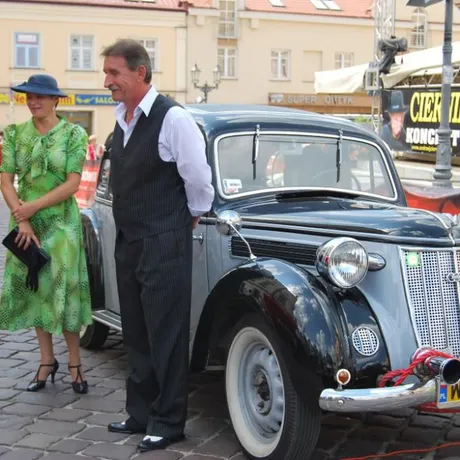 XI Podkarpacki Rajd Pojazdów Zabytkowych - Rzeszów - Rynek - fot 30