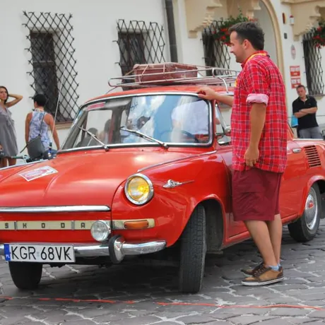 XI Podkarpacki Rajd Pojazdów Zabytkowych - Rzeszów - Rynek - fot 6