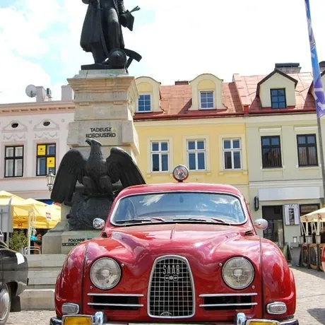 XI Podkarpacki Rajd Pojazdów Zabytkowych - Rzeszów - Rynek - fot 2