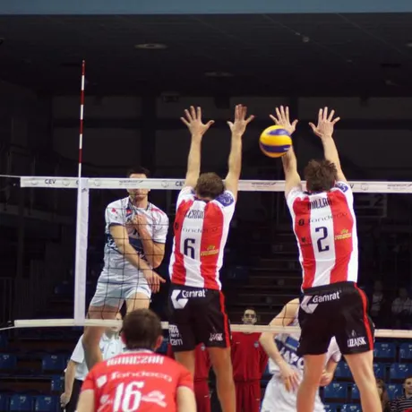 mecz Asseco Resovia - Kaposvari Roplabda - Hala Podpromie - Rzeszów - 17.11.2010 - fot 37